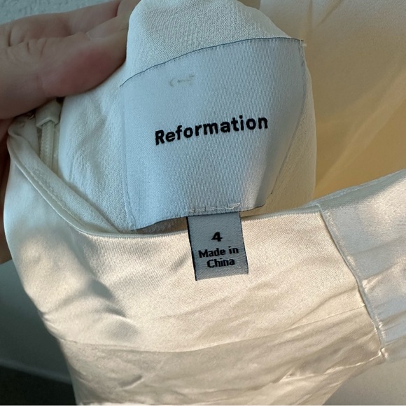 REFORMATION Roy Satin Dress Gown in Fior Di Latte
SZ US 4 - Picture 7 of 9